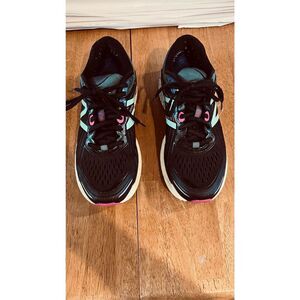 New Balance 860 Poisonberry Womens Size 9.5